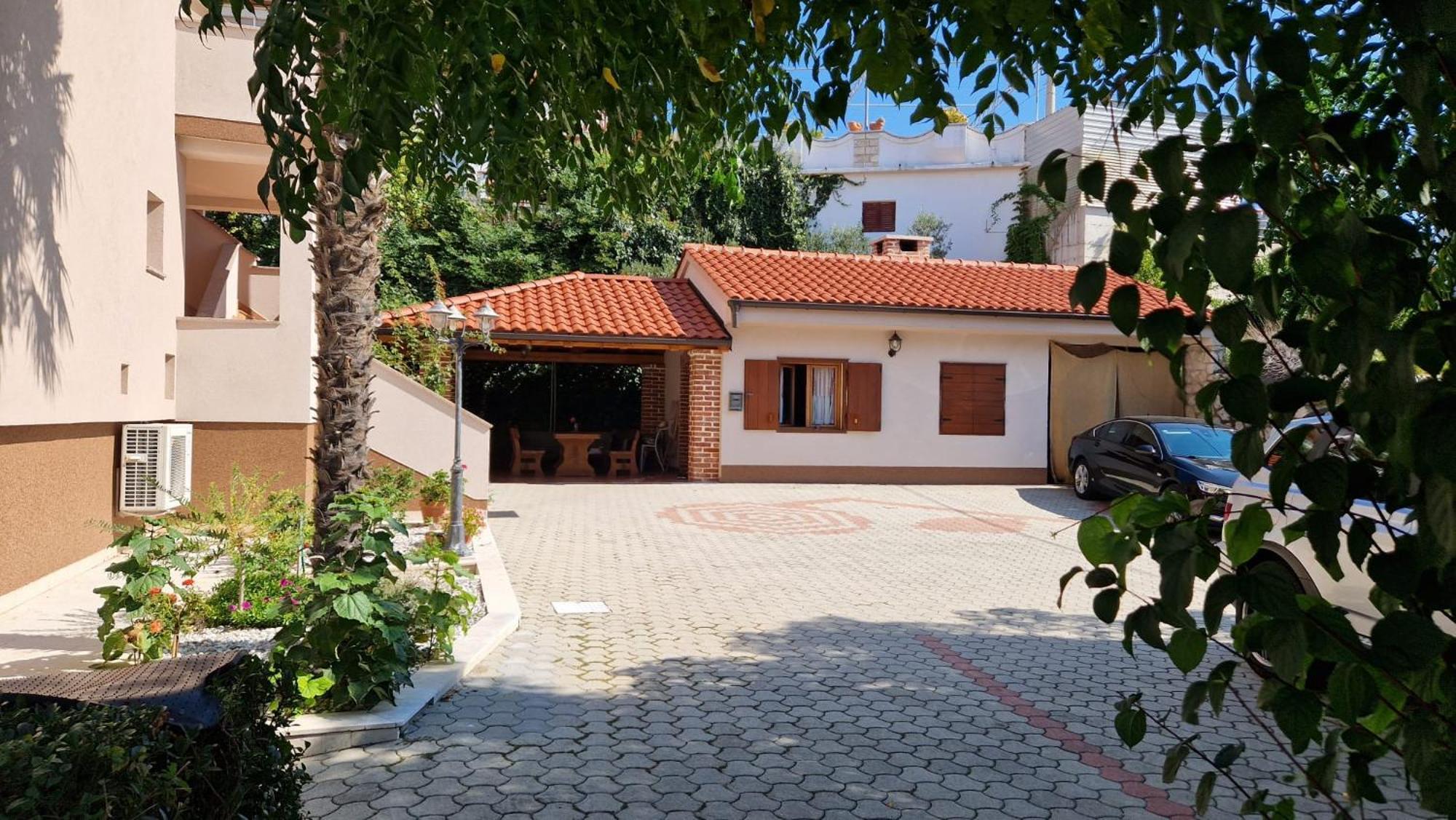 Apartments Renata Banjol Екстериор снимка