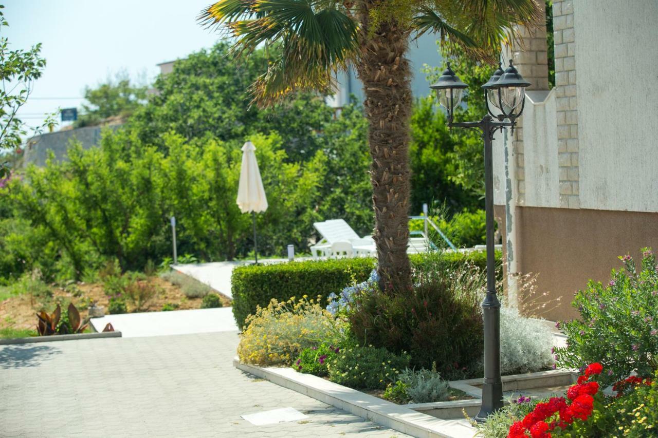 Apartments Renata Banjol Екстериор снимка