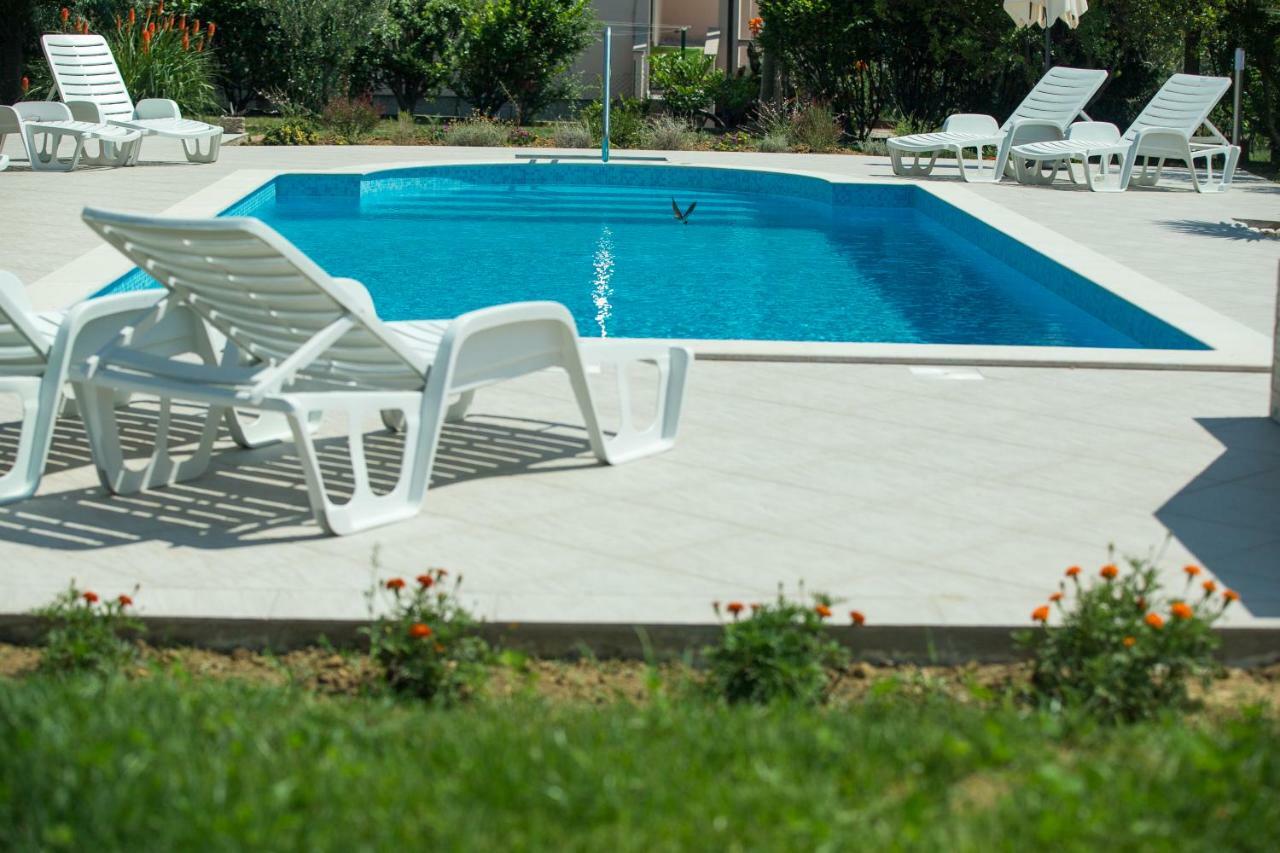 Apartments Renata Banjol Екстериор снимка