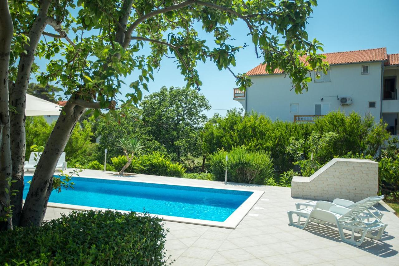 Apartments Renata Banjol Екстериор снимка