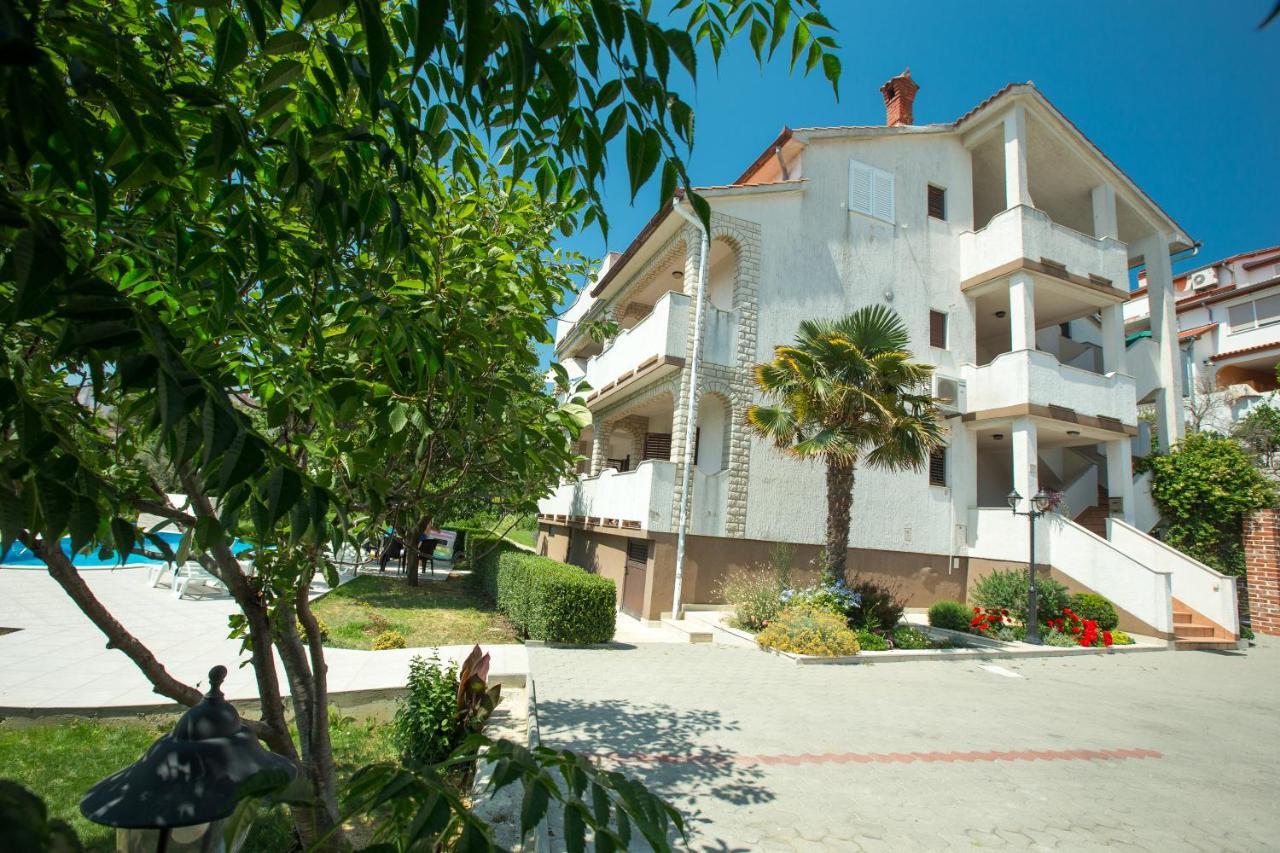 Apartments Renata Banjol Екстериор снимка