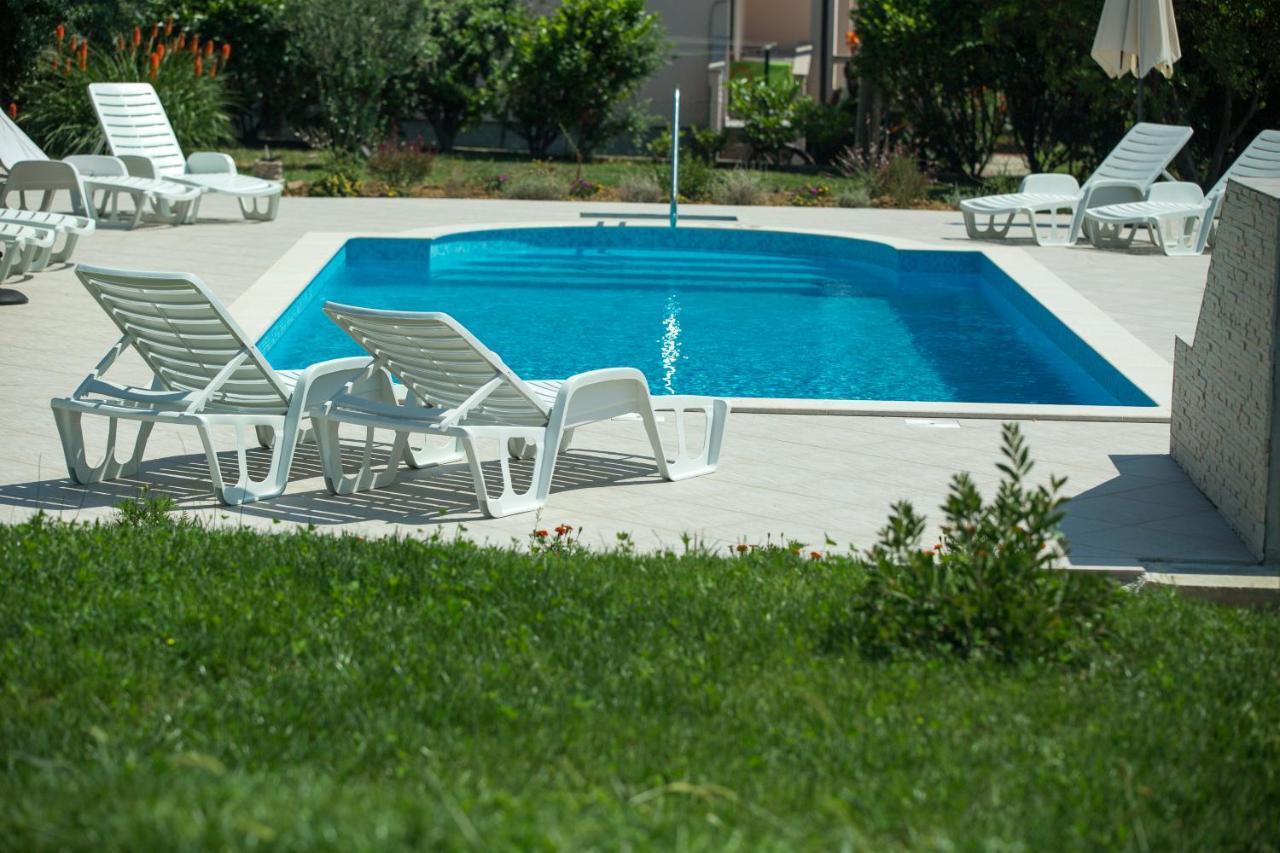 Apartments Renata Banjol Екстериор снимка